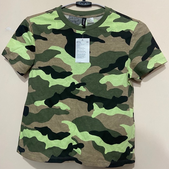 H&M Tops - H & M brand new camouflage print tshirt